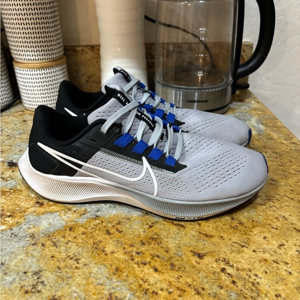 Nike Air Zoom Pegasus 38 size 8.5